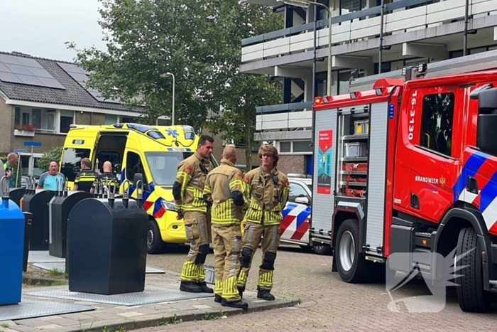 Hulpverleners halen bewoner uit woning