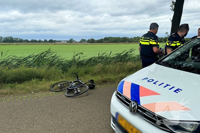 Wielrenner aangereden automobilist rijdt door