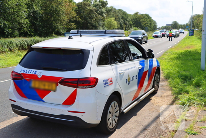 Flinke schade bij ongeval tussen dienstvoertuig en personenauto