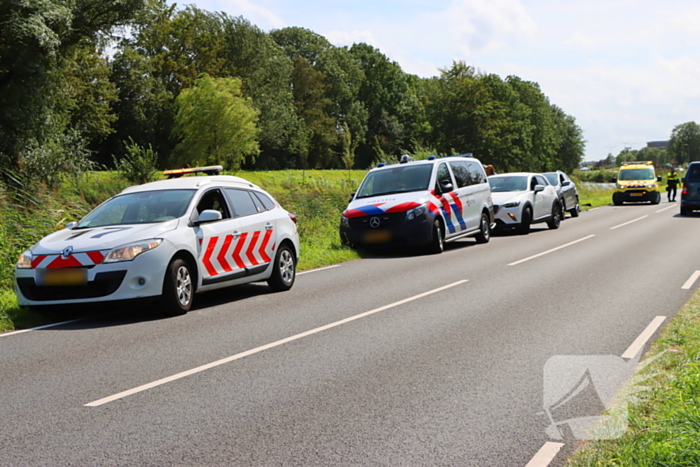 Flinke schade bij ongeval tussen dienstvoertuig en personenauto