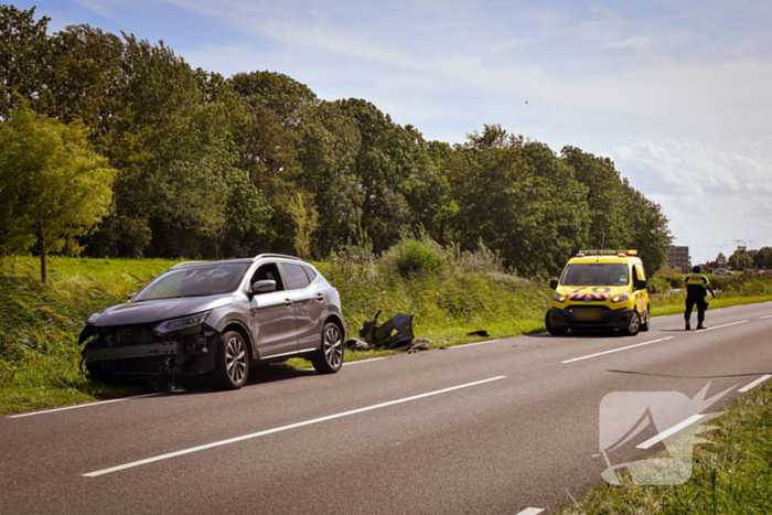 Flinke schade bij ongeval tussen dienstvoertuig en personenauto