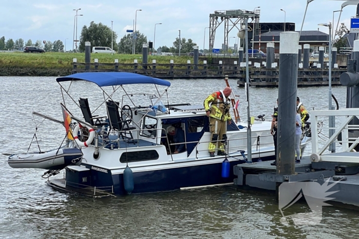 Brandweer op onderzoek uit na knal op boot