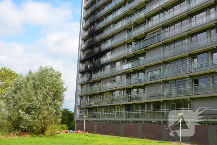 Enorme schade na uitslaande flatbrand goed zichtbaar