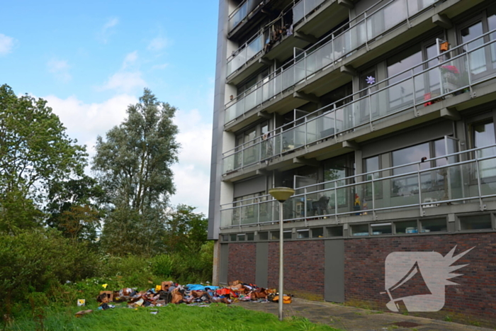 Enorme schade na uitslaande flatbrand goed zichtbaar