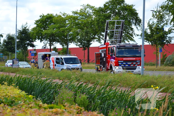 Paardentrailer raakt instabiel, brandweer schiet te hulp