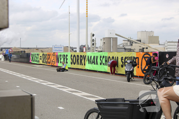 Demonstranten blokkeren opnieuw Zeesluis