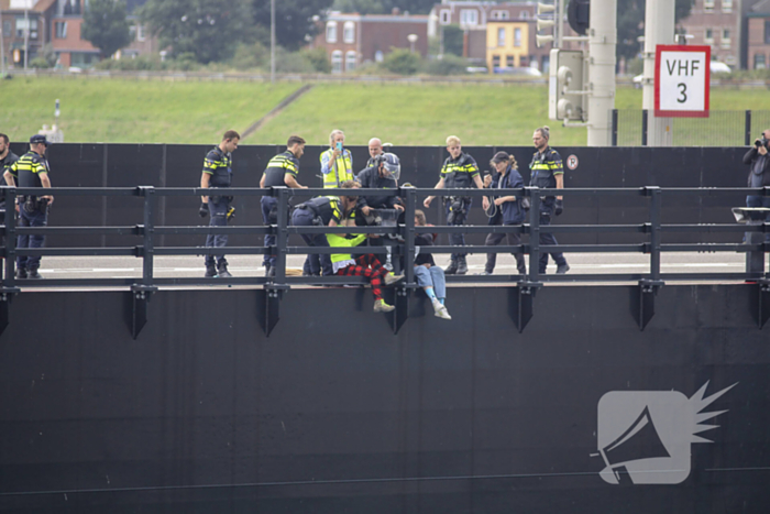 Demonstranten blokkeren opnieuw Zeesluis