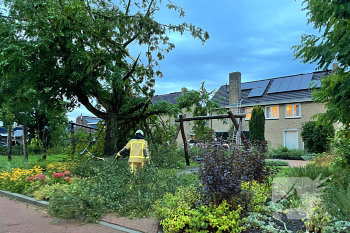 Ravage in straat door storm