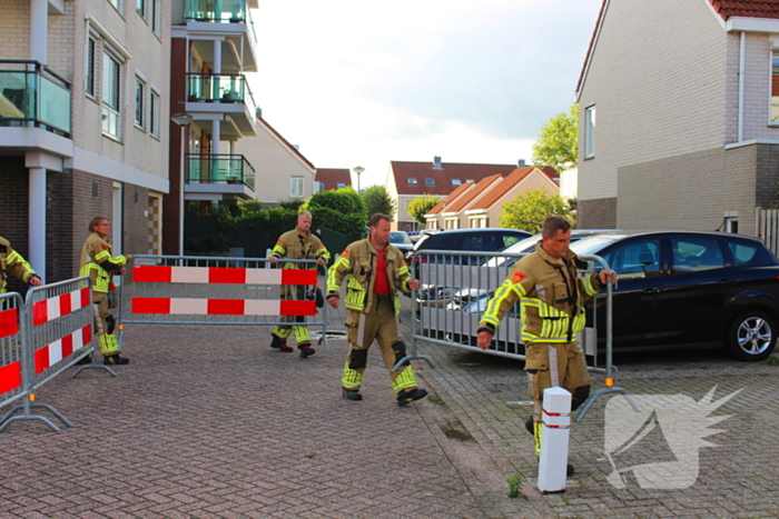 Brandweer controleert geparkeerde bus na eerdere melding gaslucht