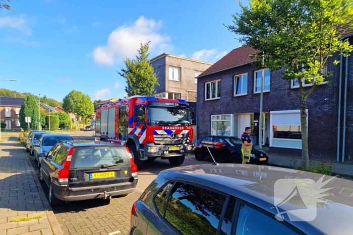 Brandweer verricht metingen bij gaslucht in woning