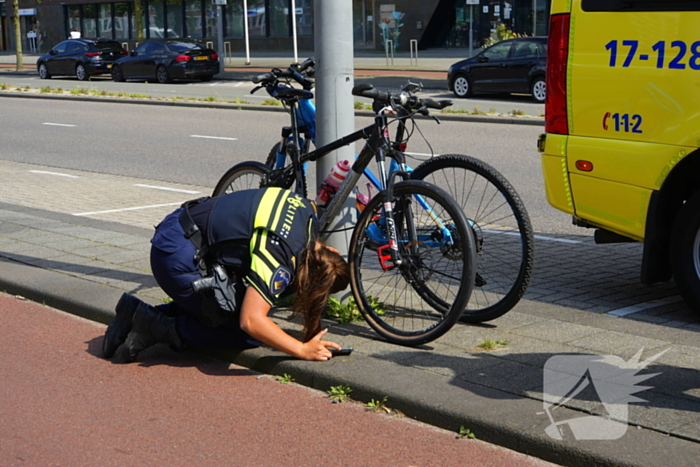 Scooterrijder en mountainbiker frontaal met elkaar in botsing