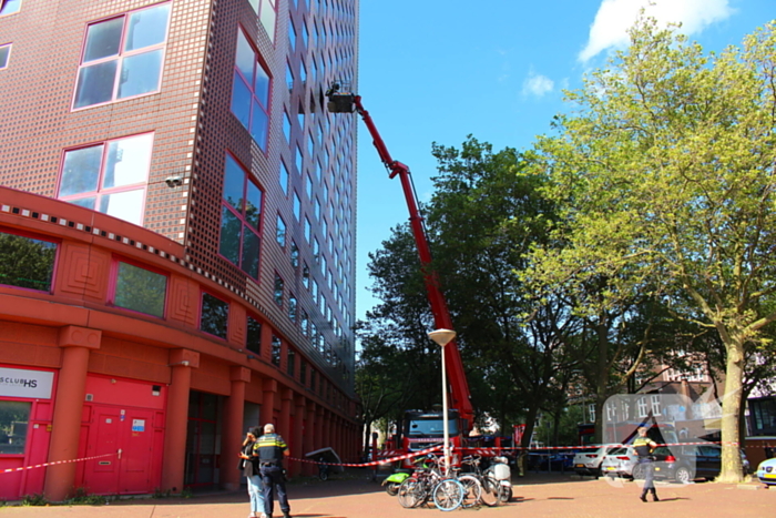 Grote brand in studentencomplex meerdere mensen vluchten naar buiten