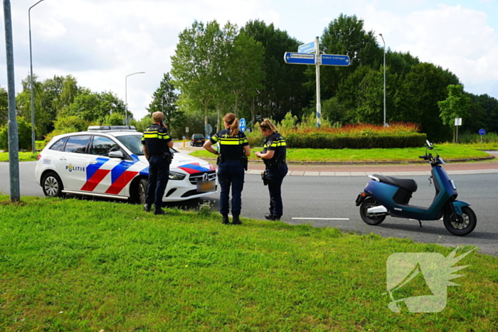 Ongeval met scooter op rontonde