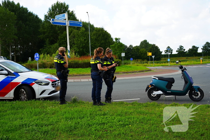 Ongeval met scooter op rontonde