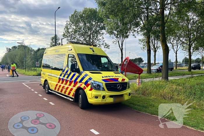 Twee scooters met elkaar in botsing op kruising