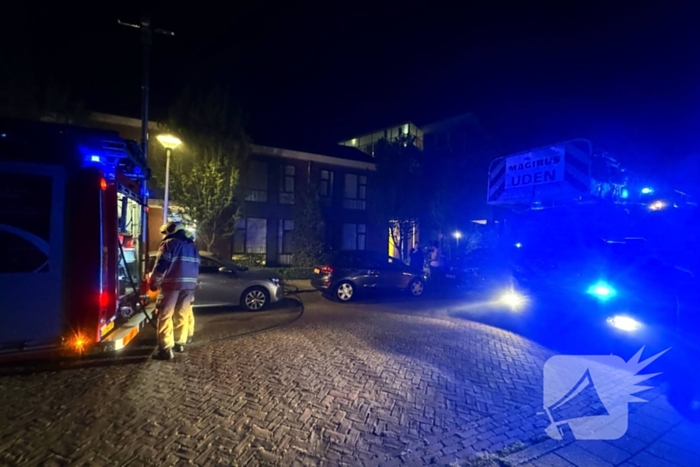 Brandweer blust brand in meterkast