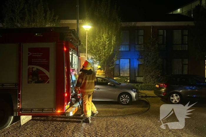 Brandweer blust brand in meterkast