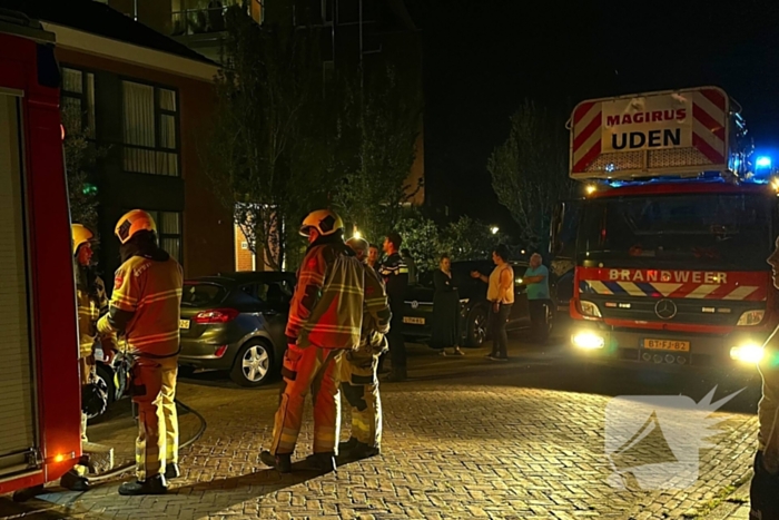 Brandweer blust brand in meterkast