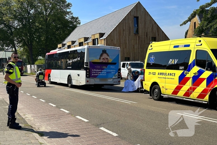 Fietser in botsing met lijnbus