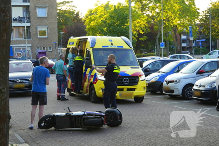 Opzittenden deelscooter gewond na val