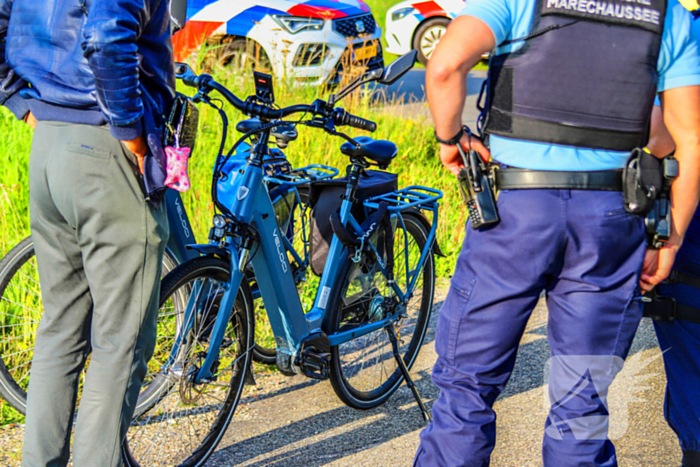 Fietster gewond bij aanrijding, automobilist rijdt door