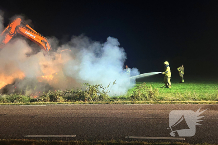 Flinke buitenbrand in hooibalen