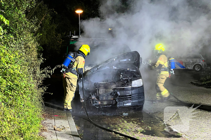 Wederom brand gesticht in auto, verdachte spoorloos