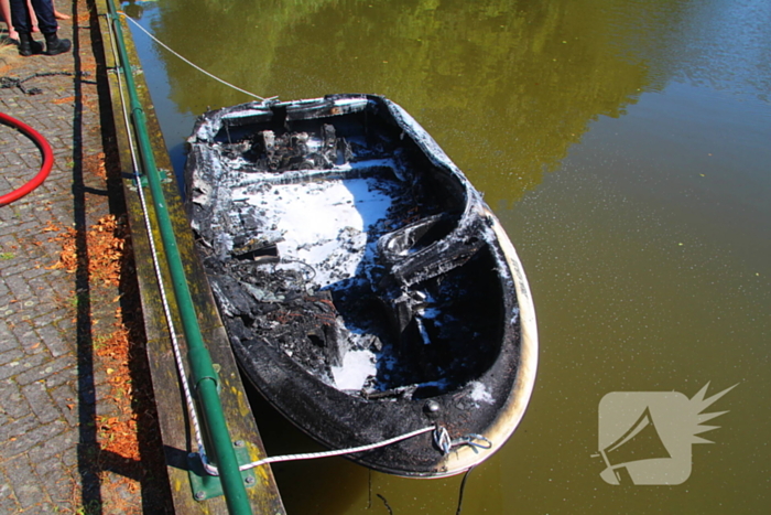 Brand op boot met grote hoeveelheid brandstof