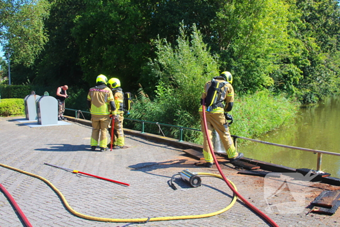 Brand op boot met grote hoeveelheid brandstof