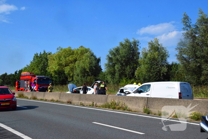 Meerdere voertuigen betrokken bij ongeluk op snelweg