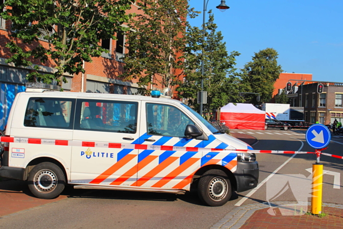 Persoon overleden na aanrijding met vrachtwagen