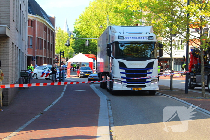 Persoon overleden na aanrijding met vrachtwagen