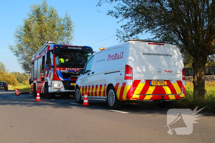 Tientallen meters bermbrand achter spoor moeilijk bereikbaar