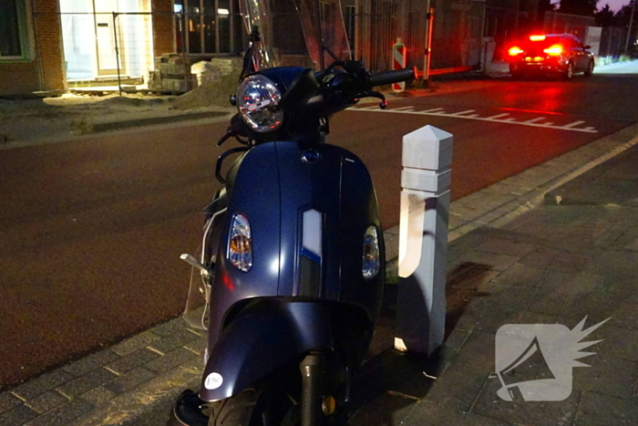 Scooterrijdster naar het ziekenhuis na botsing met auto