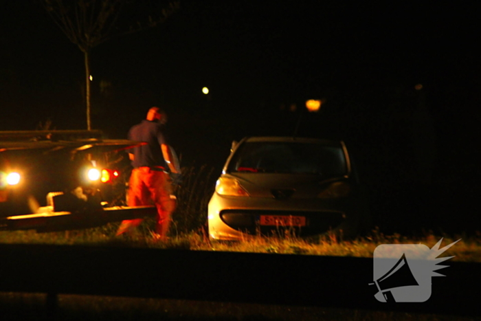 Auto belandt in sloot na eenzijdige aanrijding