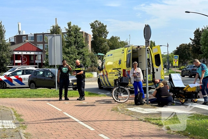 Vrouw op de fiets gewond bij aanrijding met bestelwagen