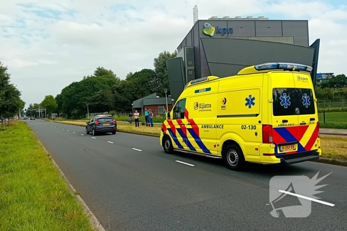 Twee voertuigen botsen achterop elkaar