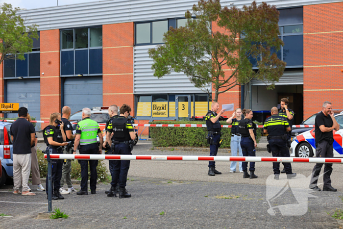 Twee gewonden bij overval: politie zoekt verdacht voertuig