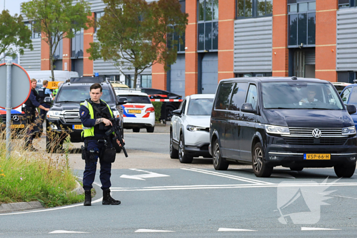 Twee gewonden bij overval: politie zoekt verdacht voertuig