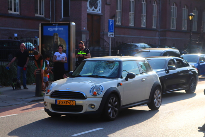 Persoon gewond bij botsing met auto