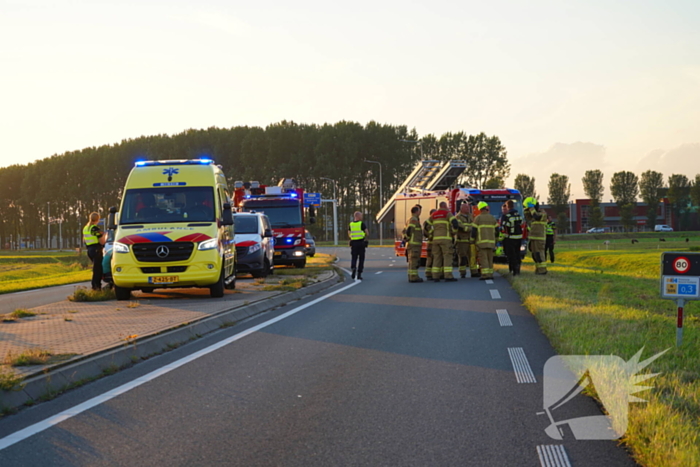 Automobiliste belandt in water en raakt gewond