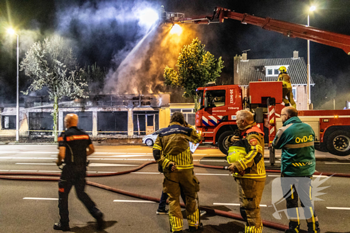 Forse rookontwikkeling bij uitslaande brand bij leegstaand pand