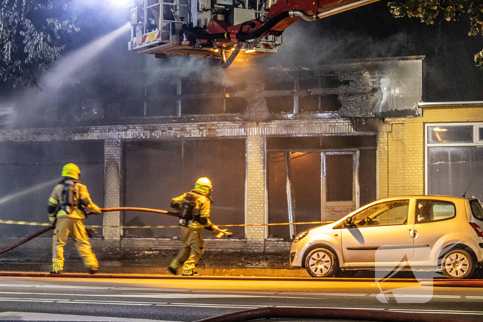 Forse rookontwikkeling bij uitslaande brand bij leegstaand pand