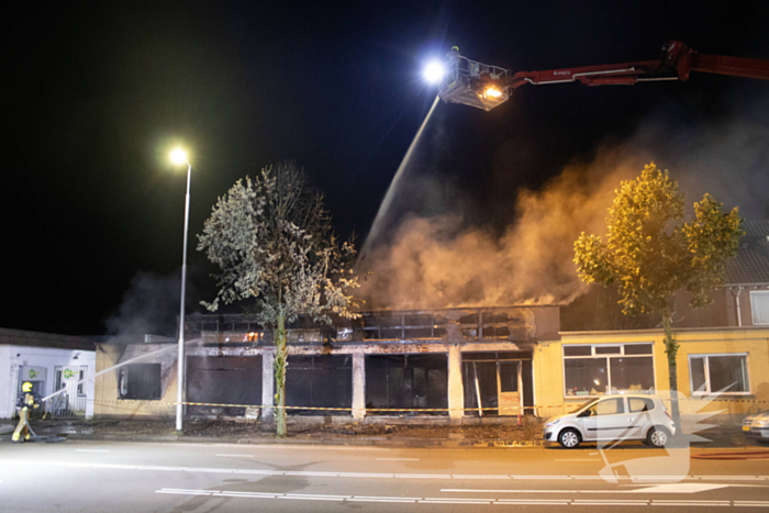 Forse rookontwikkeling bij uitslaande brand bij leegstaand pand