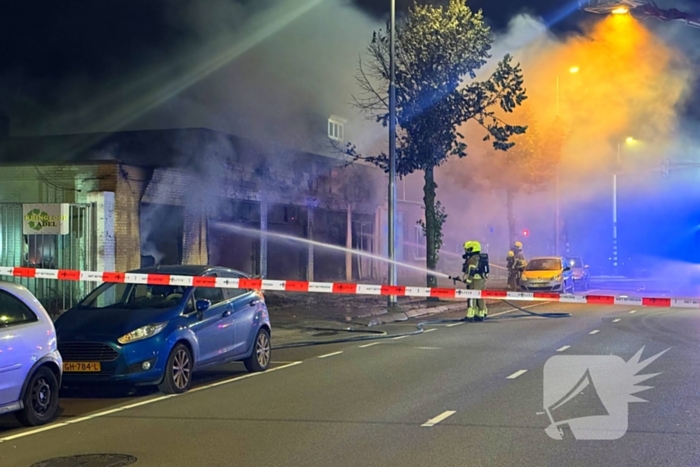 Forse rookontwikkeling bij uitslaande brand bij leegstaand pand