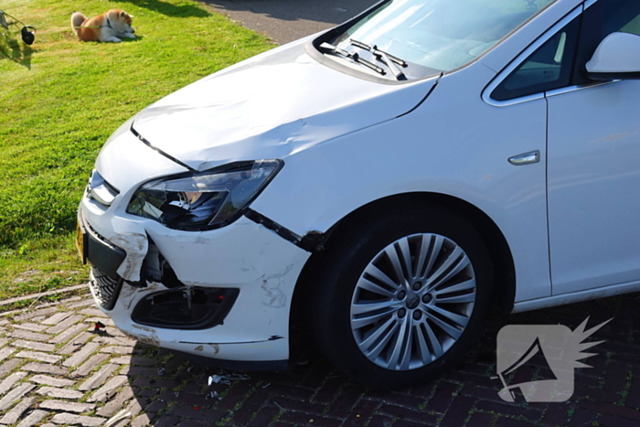 Brommerrijder naar ziekenhuis na aanrijding met auto