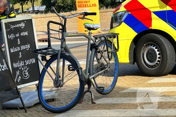 Automobilist schept fietser