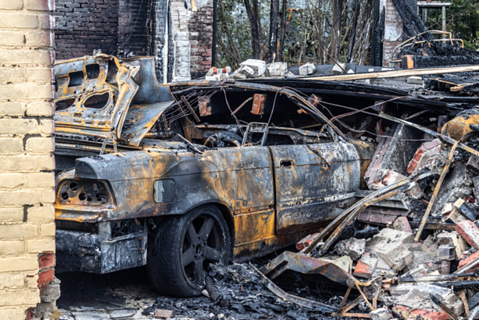 Veel schade dag na grote brand in leegstaand pand