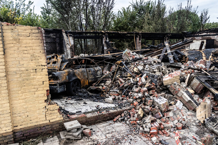 Veel schade dag na grote brand in leegstaand pand