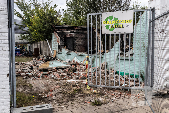 Veel schade dag na grote brand in leegstaand pand